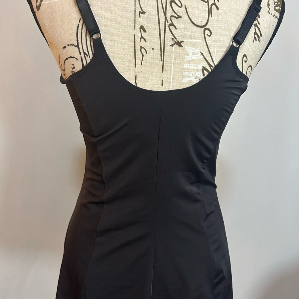 Maidenform Black Lace Wear your own bra Torsette. Medium - Picture 5 of 9